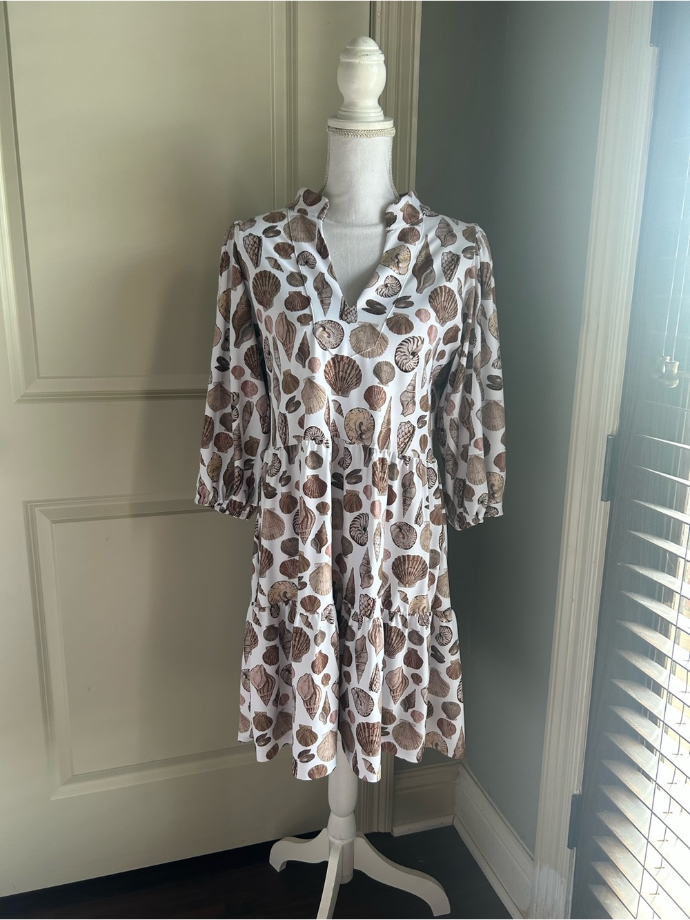 Smith&Quinn White Shell-Print Tiered V-Neck Dress original $178